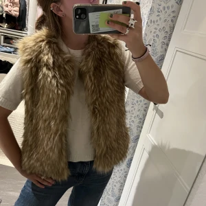 Fejk päls väst  - Ball ”päls” väst från Zara! 