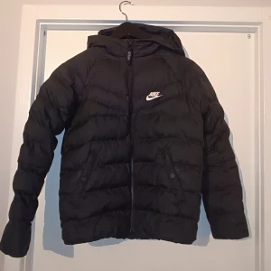Nike Jacka  - Nike Jacka  Storlek 137-147cm M 