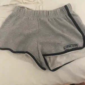 Knappt använda mjukisshorts från brandy Melville. Supersköna och bra kvalite. Sitter som S men XS kan också funka. 