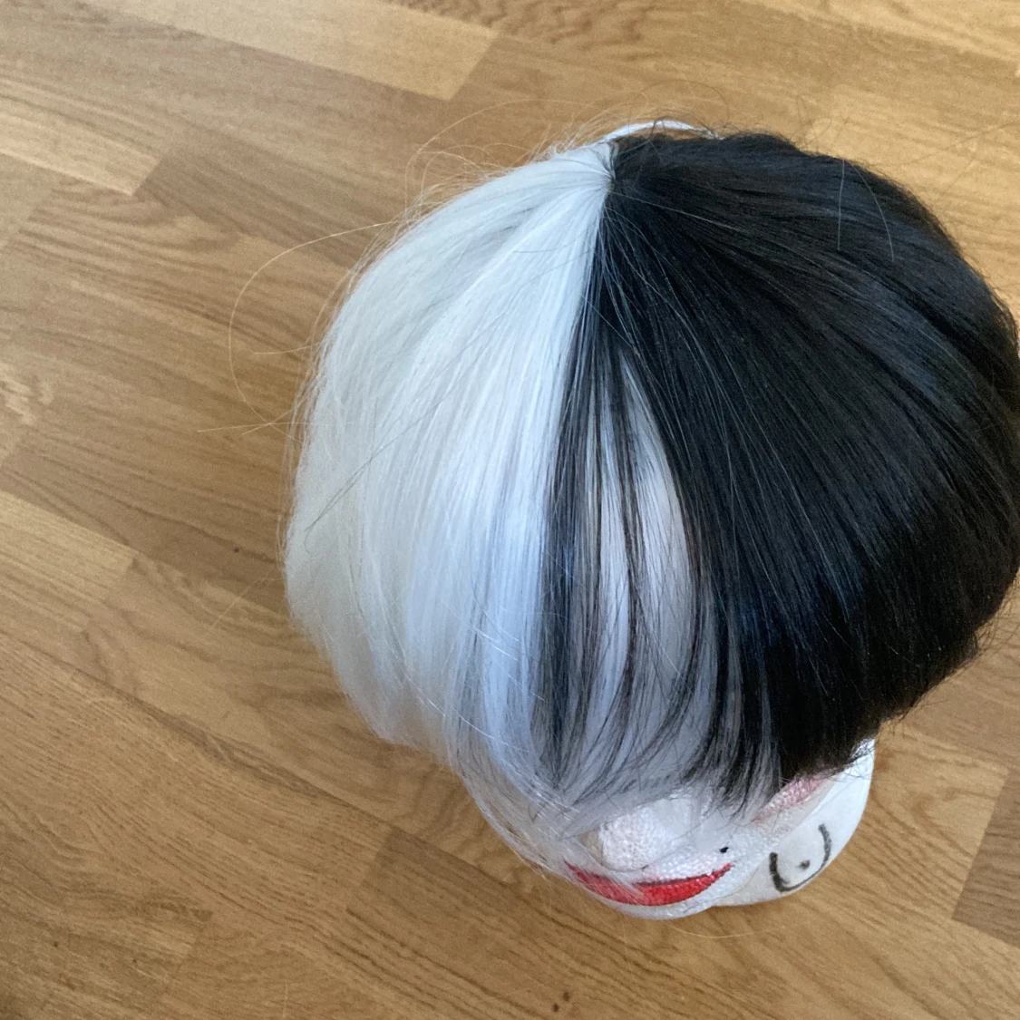svart vit peruk - 91