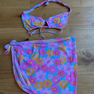 Bikini - Superfin bikini med en överdel och en knytkjol, skriv för fler bilder 💓