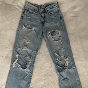Slitna steaight fit jeans från &Denim