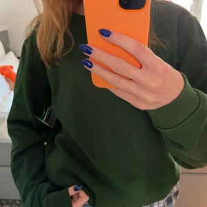 Grön sweatshirt  - Grön sweatshirt i väldigt bra skick. Frakt tillkommer!