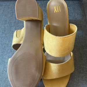 Sandaletter  - Super fina sandaletter från Dinsko. Oanvända bara testade. Strl. 37.