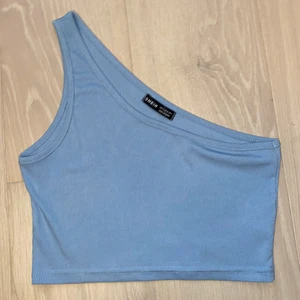 Fin ljusblå crop top 💙 - En fin ljusblå Crop top, i storlek S/36 ifrån Shein, endast använd en gång!💙💙