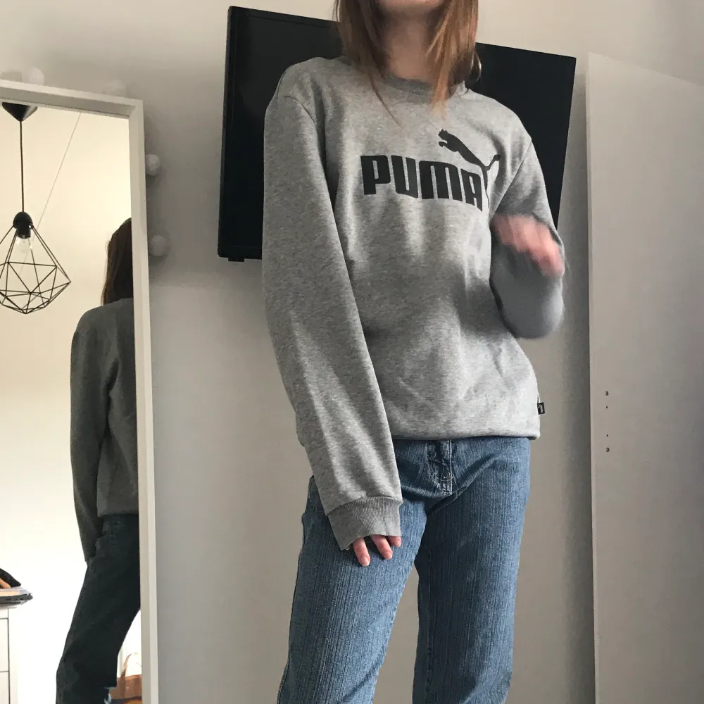 Jättefin grå puma sweatshirt. (Finns fler bilder de är bara att skriva!). Tröjor & Koftor.