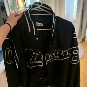 Baseball jacka  - Säljer då det ej är min stil längre ❤️inga defekter 