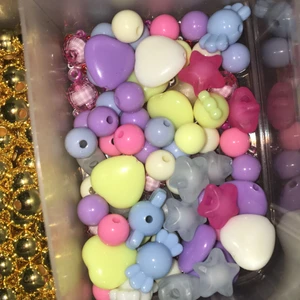 Pastell Mix 💜💙🤍💖🙃 - Detta är fin och rolig pastell mix det är i olika  pastellfärger har inte så mycket men fin mix 💜💖💙💛🤍🙂🙃4kr Pär skopa 🙂