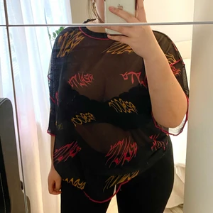 Mönstrad meshtopp från ASOS - Snygg mönstrad meshtopp från ASOS✨ Bara använd en gång. Storlek L (man) 💙