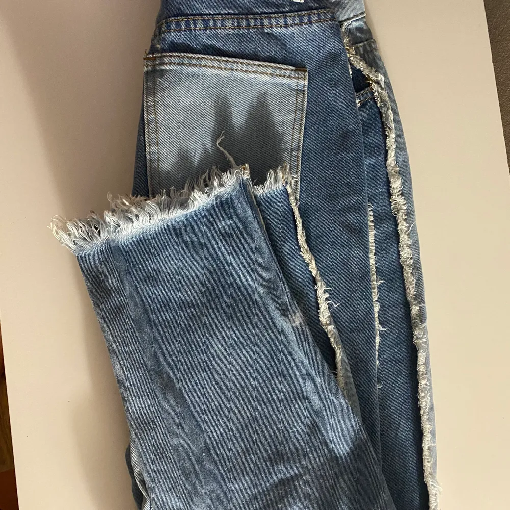 Nästan nya, knappt använda (säljer endast pga för små). Jeans & Byxor.