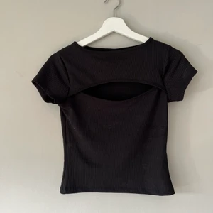 Svart topp  - Svart topp från Gina tricot i storlek S🤍 30kr + frakt 