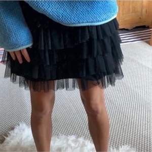 Säljer nu denna superfina kjol från zara⚡️💘 ej mina bilder, skriv för egna 💘💘