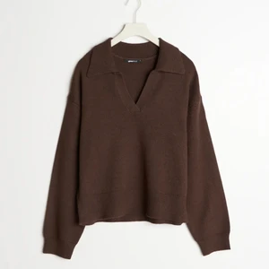 Gina tröja, brun  - Jätte fin brun tröja från Gina. Aldrig använd alltså mycket bra skick. Nypris 329, säljer för 230 plus frakt. Kontakta mig om du har frågor eller är intresserad av att köpa. Storlek m men passar en s och xs om man vill att den sitter lite större.💕