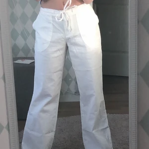 Linnebyxor - Mina fina linnebyxor från bonprix, köpte förra året för 300kr men dem har tyvärr inte kommit till användning (ändast använda 2 gånger) de e ganska oversized i modellen. Jag har storlek 34 och är 164cm lång och har i vanligafall xs/s i byxor. Jätte bra skick