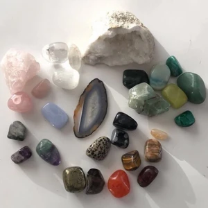 Kristaller😍 -  Lägger ut igen pga oseriösa köpare. Massa fina kristaller!💗💗 skriv ett Meddelande för pris!