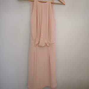 Säljer min ljusrosa klänning från Samsøe I storlek xs. Använd 2-3 ggr. Nypris 1000 kr, säljer för 250kr + ev frakt. 