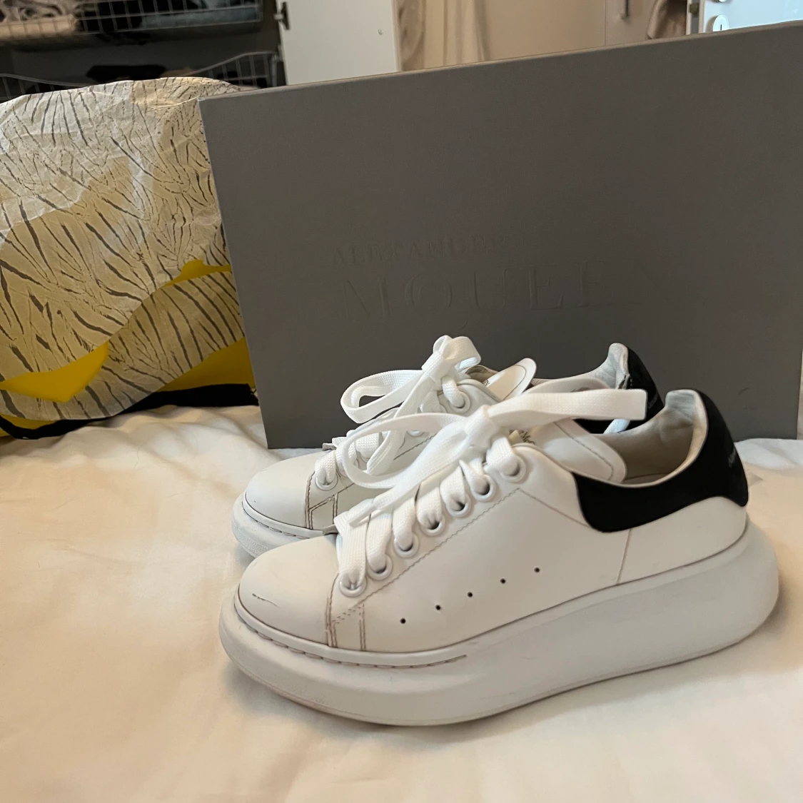 Alexander Mqueen white dam strl 35