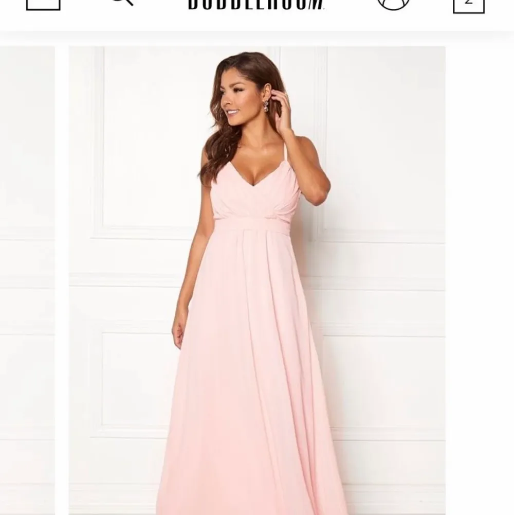Säljer denna balklänningen som var använt endas en gång , skriv om du vill ha fler bilder. Klänningar.