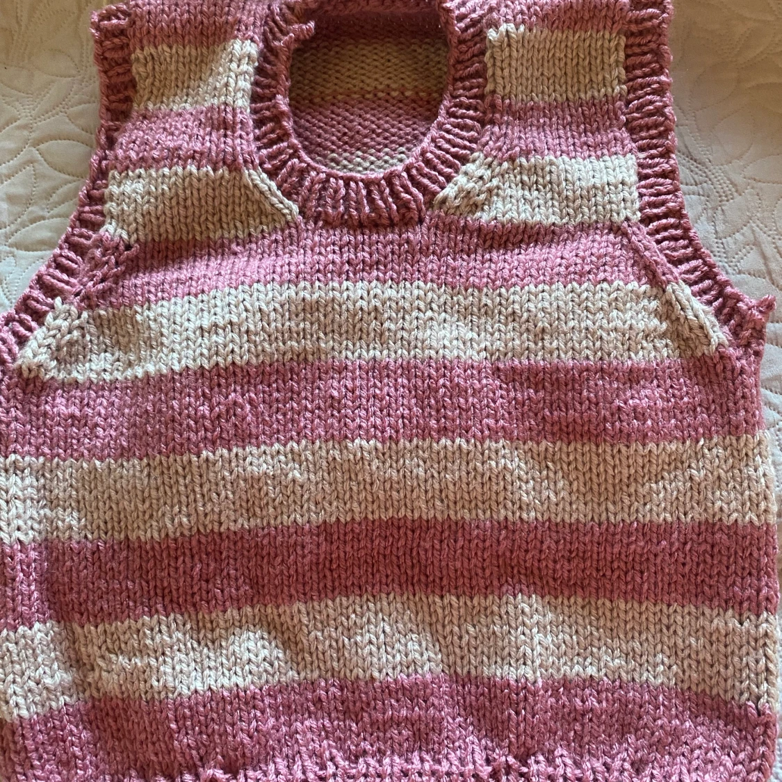 Hemmagjord stickad väst