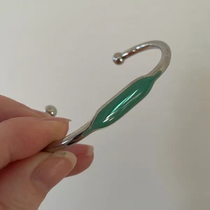 Silverarmband med turkos touch  - Superfint armband i silver. Turkos detalj. Jättefint!