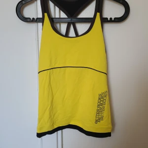 Better Bodies topp - Träningstopp med inbyggt bhstöd . Aldrig använd men tvättat vid inköp 