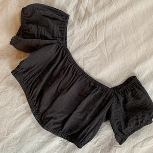 Gullig topp - Jättegullig topp från H&m som inte kommer till användning längre :( perfekt till sommaren!! Använd endast ett fåtal gånger