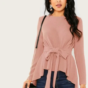 Elegant fin tröja. - Fin tröjan elegant längre bak.