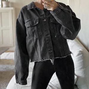 Kort jeansjacka från chiquelle - Är storlek XS men har Storlek L för en oversize look