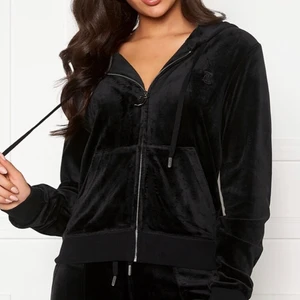 Svart Juicy kofta - Säljer min svart juicy kofta bjud från 700kr köp direkt för 850+frakt❤️ Storlek M passar även S 