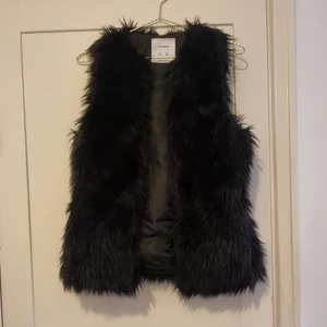 Pälsväst (ej äkta) - Väst i fuskpäls