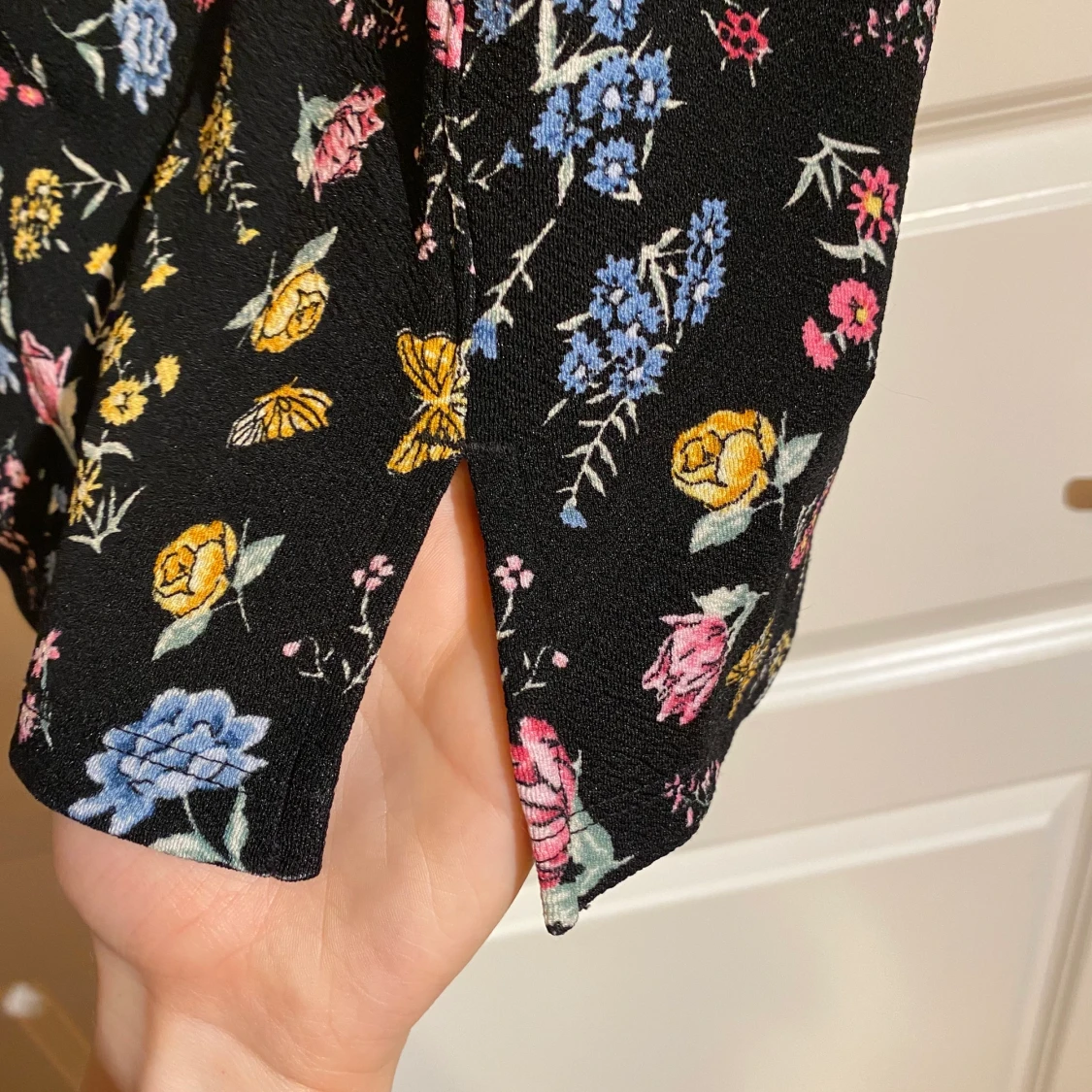 Superfin klänning med slits vid låret - 91