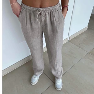 Linnebyxor  - Helt nya DesignbySi linnebyxor i beige. Prislappen sitter kvar. Jag gör en garderobrensing inför flytt och säljer därför. Nypris 470kr. Mitt pris 300kr ❤️