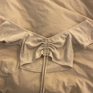 Topp från Nelly 🐬 - Säljer denna toppen från Nelly. Använt 1-2 gånger. ❤️