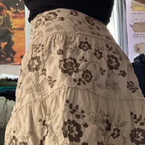 Kjol - Jättefin kjol jag köpte på plick men inte har kommit till användning tyvärr