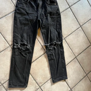 Jeans  - Säljer dessa pga storleken, dom är små i storleken