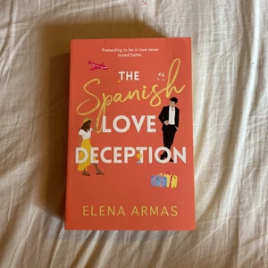 The Spanish love deception  - Boken är ett wow, slowburn med fake dating, killer är OBSESSED med tjejen och ofc lite devils tango. Anyways boken är en bra romcom!  Btw en böjning i hörnet (andra bilden) hände pågrund av posten men boken är annars så gott som ny! Den är på engelska!