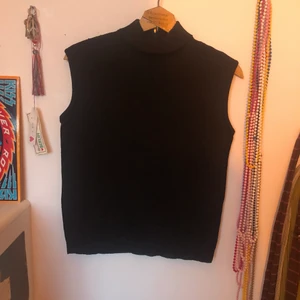 60-tals polo - Äkta vintage polo från ca 60-70-talet! Den har lite ’grövre’ material, och pösigare passform! 