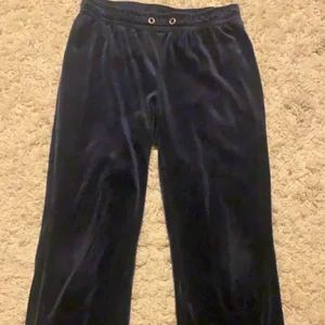 Mysiga byxor som passar till allt  - Dessa byxor är använda 2 gånger är super fina och super sköna