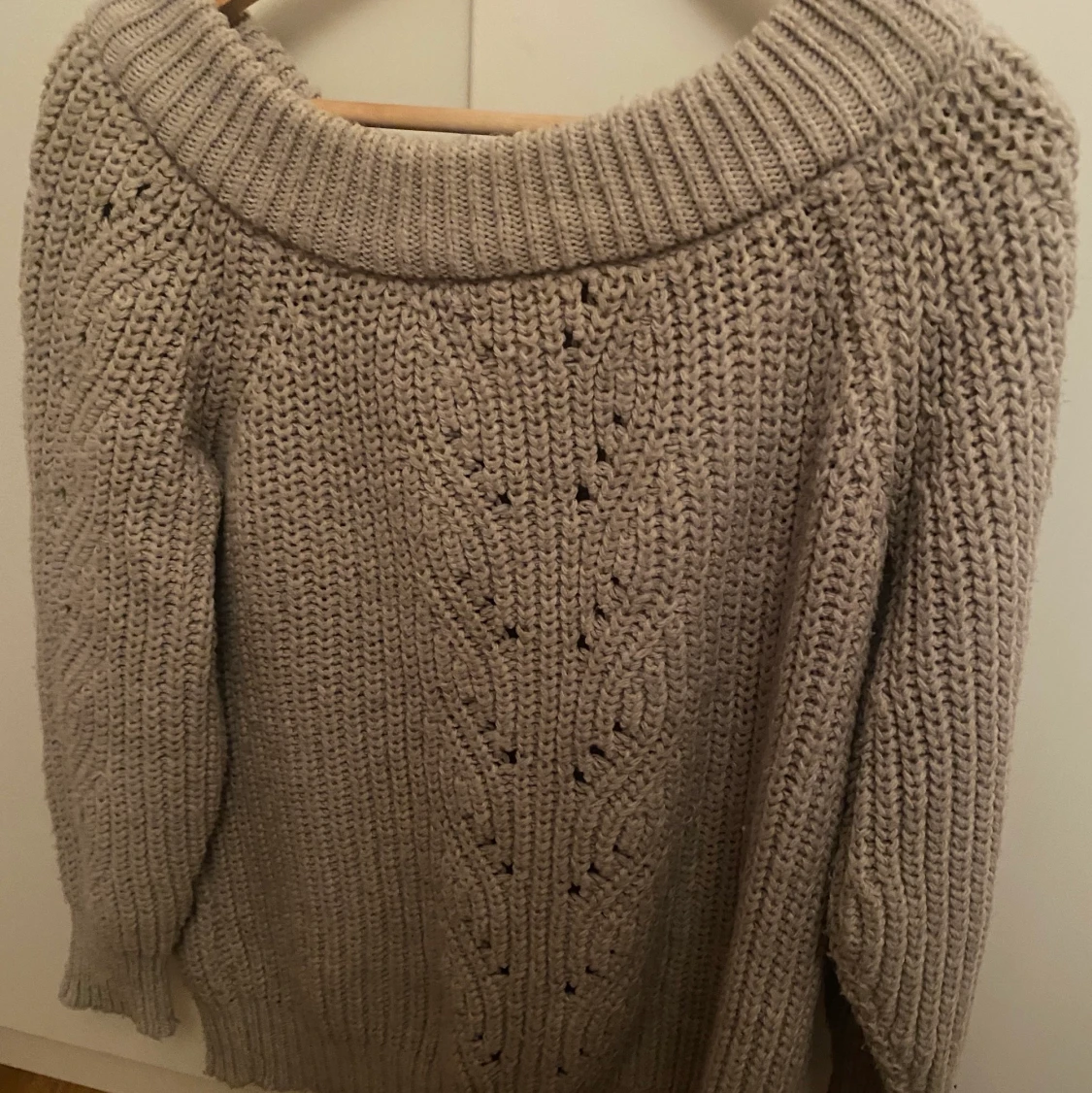 Stickad tröja i rosa/beige