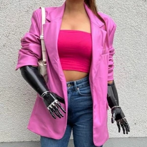 Neonrosa topp - Neonrosa linne från Bershka i fint skick, knappt använd. Säljs inte längre 