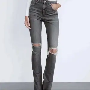 Säljer mina jätte fina jeans ifrån zara, använda fåtal gånger men kommer vissa defekter. Kom privat för fler bilder🤍