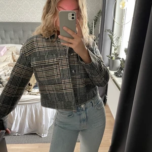 jacka - supersnygg jacka från gina tricot i storlek S