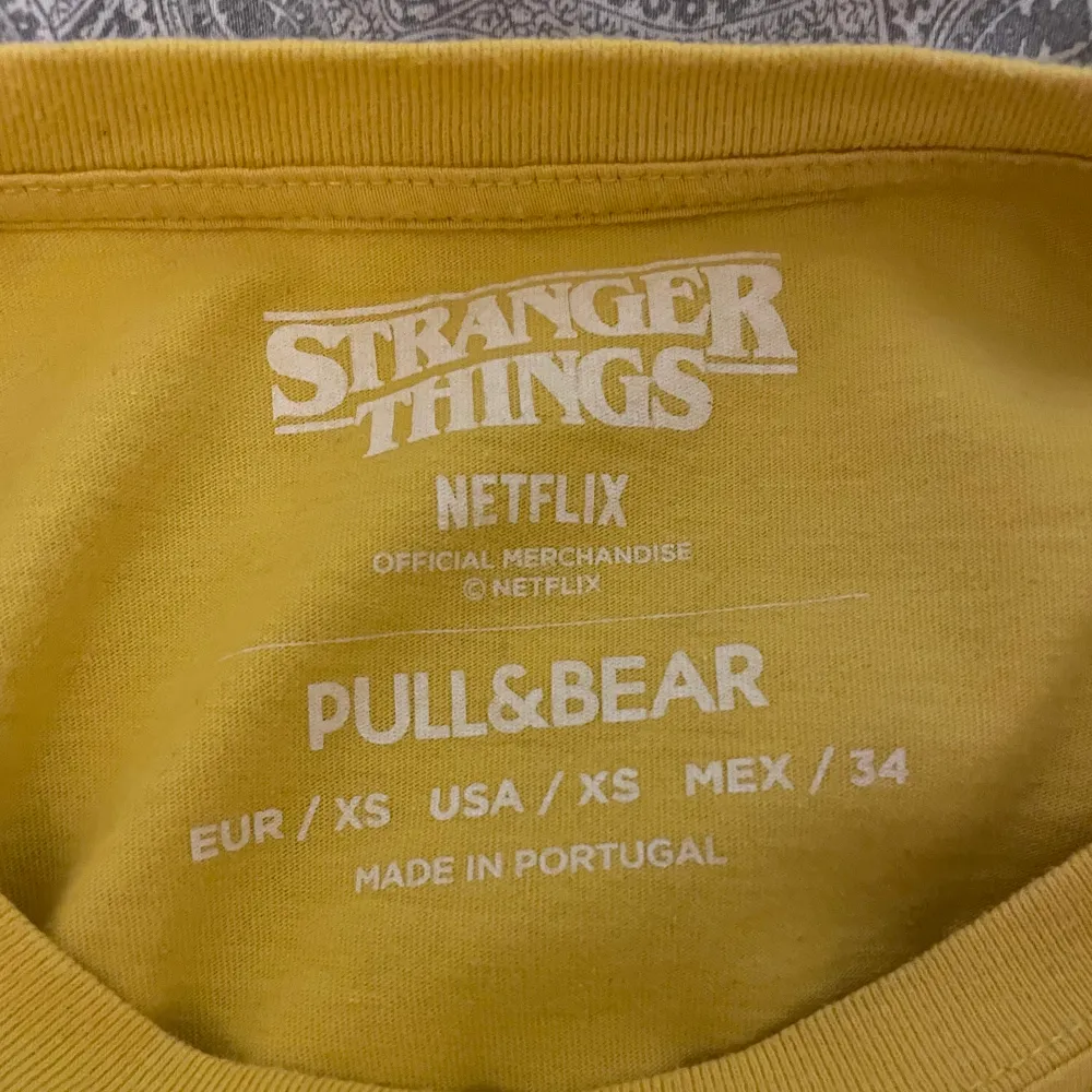 Säljer denna oversized stranger things t-shirten från pull&bear. Köpte på plick för två år sedan och har använts en gång sedan dess. 90kr + frakt💗💗 strl xs men den passar mellan xs-l ☺️☺️. T-shirts.