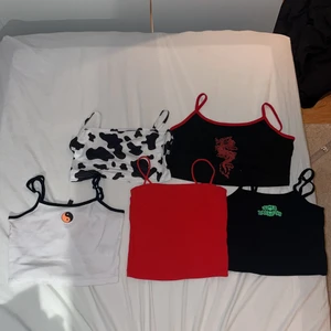 5 st linnen  - Säljer 5 st linnen då jag inte använder de längre, det ko mönstrade linnet & linnet med en drake på är i storlek S och de andra är i XS. 20 kr st!  ❗️kolinnet är sålt ❗️