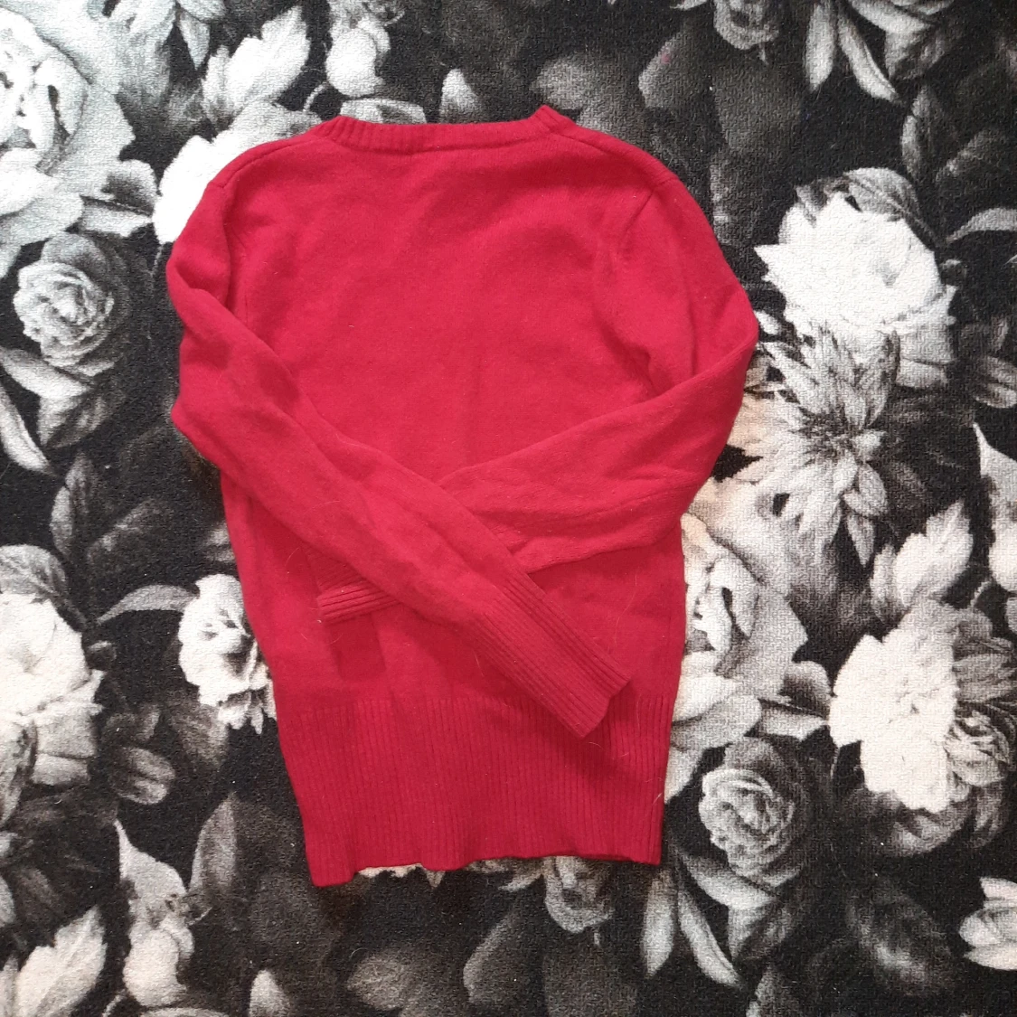 Röd, stickad ganttröja - 90