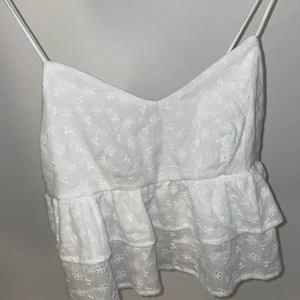 Vitt linne från Shein - Superfint vitt linne från Shein. Aldrig använd men väldigt trendig! Storlek S