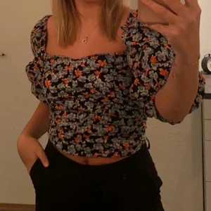 blus - blommig blus🌸💝