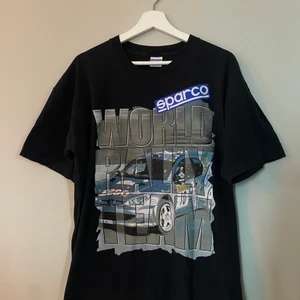 Vintage Sparco t shirt  - En vintage sparco tröja  10/10 skick  Kan postas och mötas upp