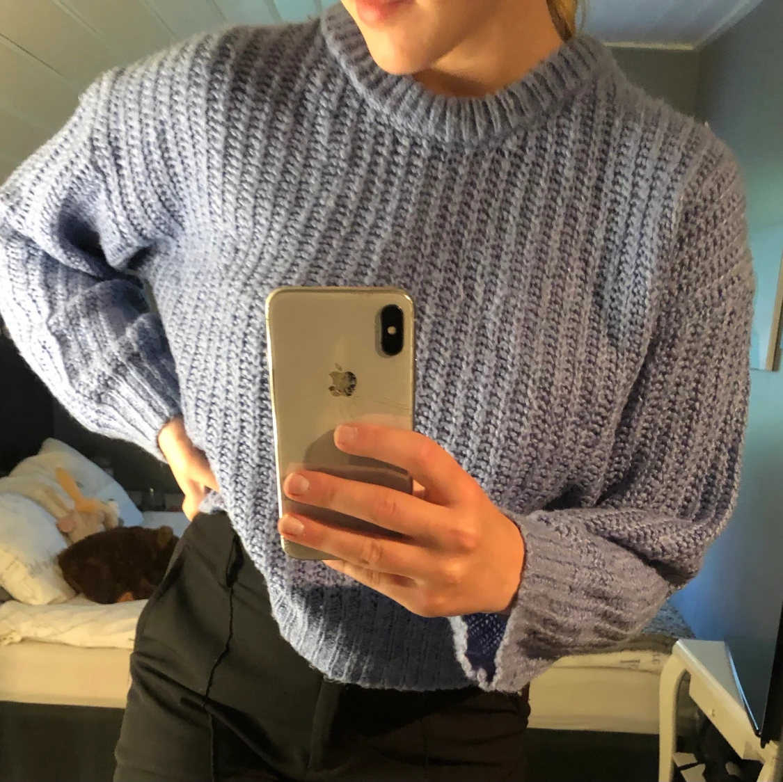 Blå stickadtröja - 90