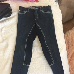 Mörkblå ridbyxor  - Mörkblå ridbyxor jätte bra skick aldrig använt inga skador och tvättar innan köp